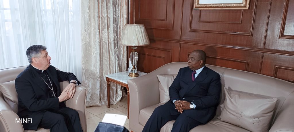 cooperation:-les-chefs-de-mission-diplomatique-du-saint-siege-et-de-l’union-europeenne-recus-par-le-minfi