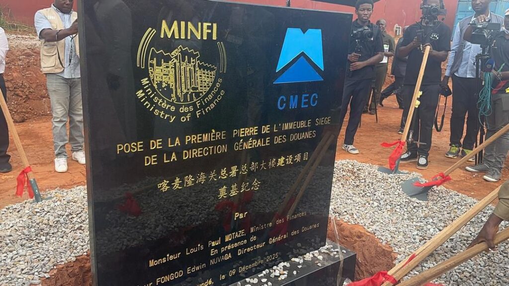 infrastructure-–-pose-de-la-premiere-pierre-du-futur-immeuble-siege-de-la-direction-generale-des-douanes